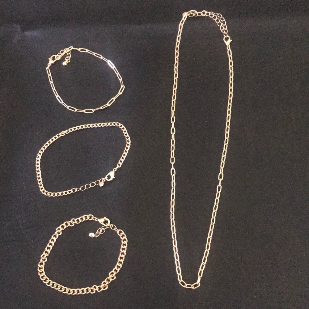 4 Pc gold-tone Jewelry lot ( 3 bracelets/1 necklace) Preowned